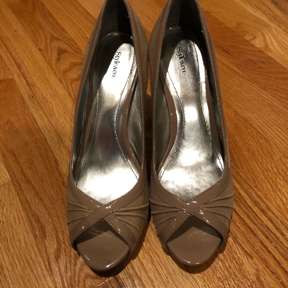 Style & Co tan heels